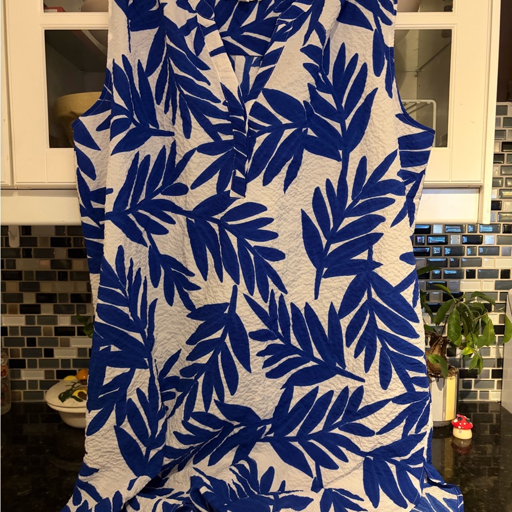 Blue Leaf Print Sleeveless Top. T22